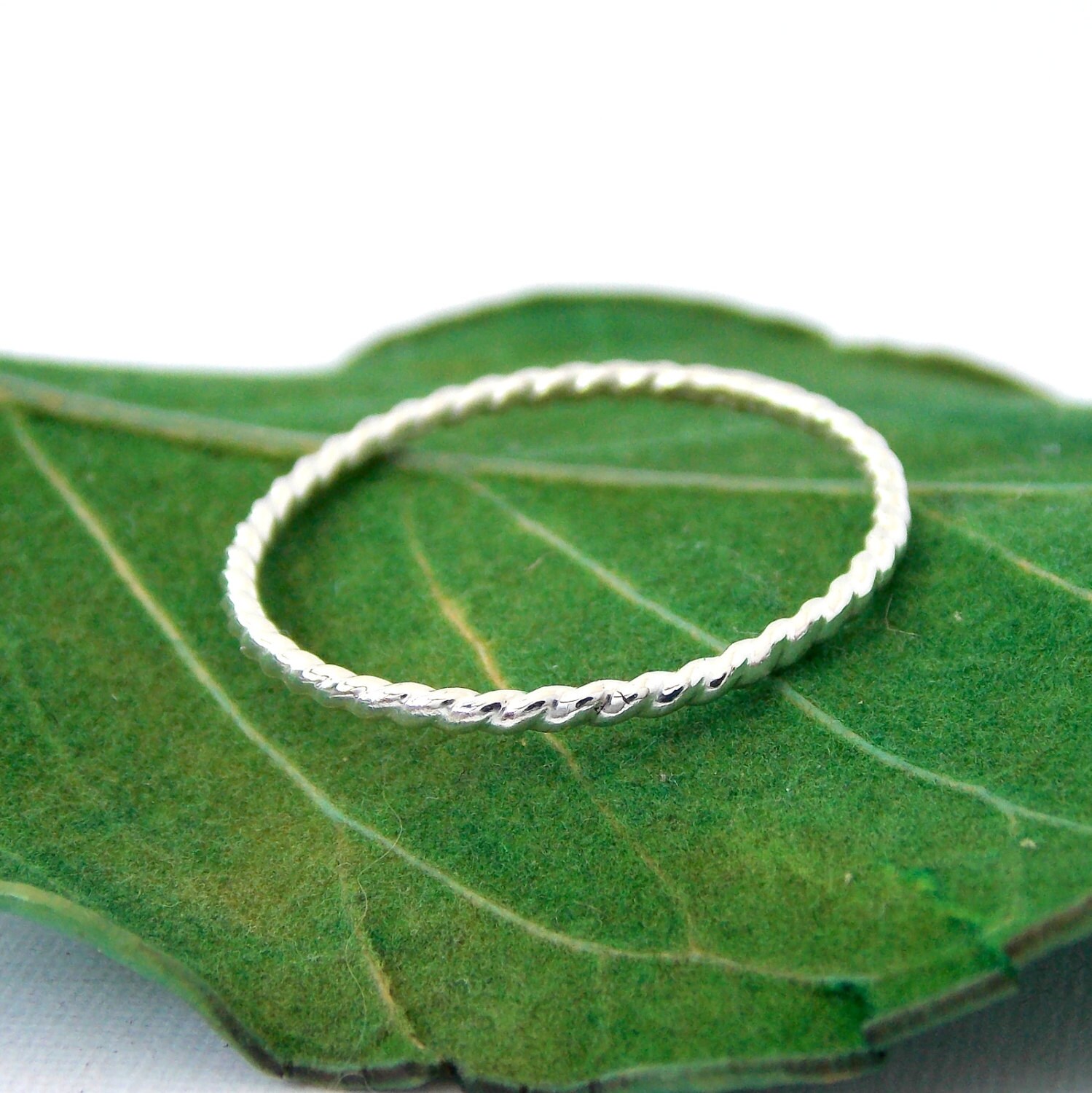 Gedrehter Silber-Seilring Sterling Silber Ring, Zierlicher Einfacher Stapel Dünner Gedrehter Kleiner Ring Gedrehter Silber-Seilring Sterling Silber Ring, Zierlicher Einfacher Stapel Dünner Gedrehter Kleiner Ring von RitoOriginals
