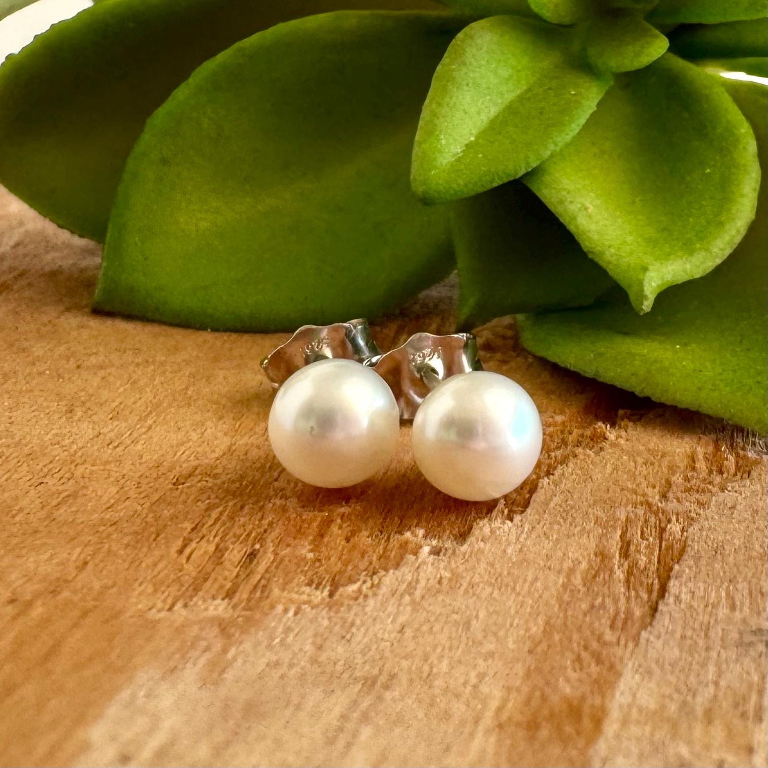Weiße Süßwasserperle Ohrstecker, Zeitlose Gold Perle Ohrringe, Echte Sterling Silber Ohrstecker Weiße Süßwasserperle Ohrstecker, Zeitlose Gold Perle Ohrringe, Echte Sterling Silber Ohrstecker von RitoOriginals