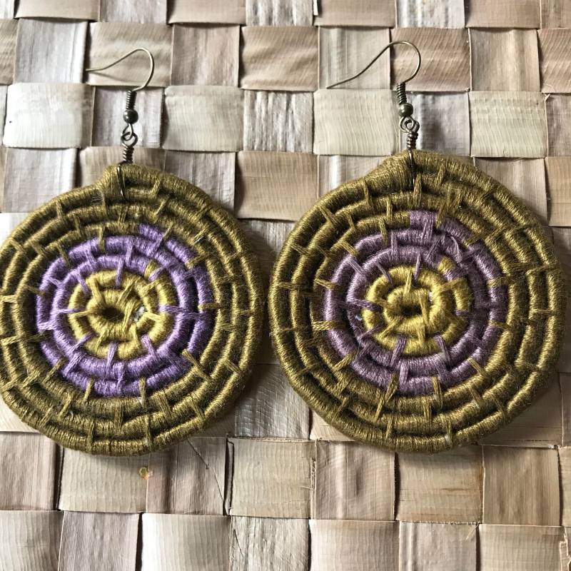 Gewebte Cosmic Spiral Coil Ohrringe | Grün, Gelb, Lila von RitualSoulAdornments