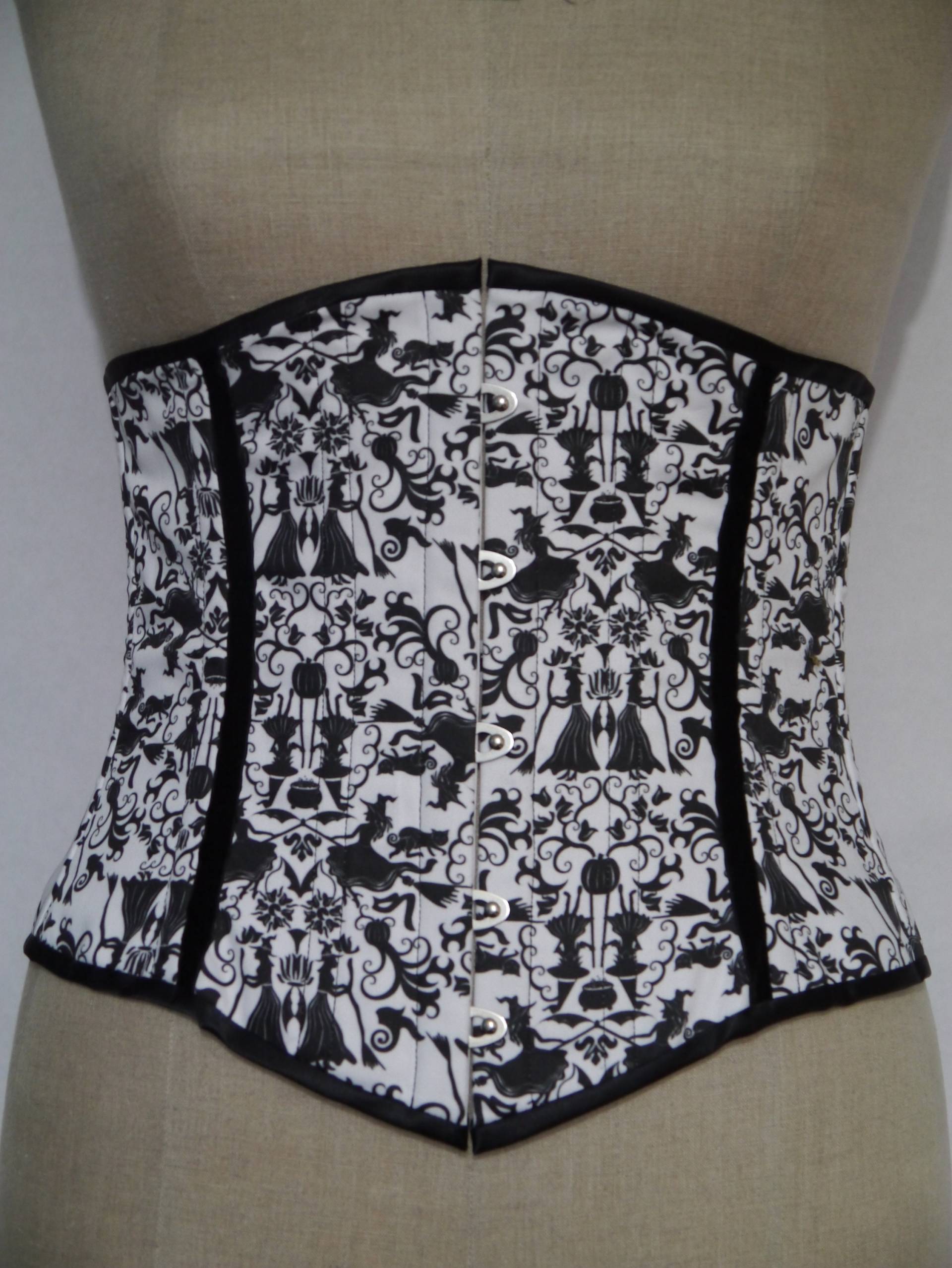stahlstäbchen Hexendamast Gemustertes Taillenkorsett in Schwarz Und Weiß stahlstäbchen Hexendamast Gemustertes Taillenkorsett in Schwarz Und Weiß von RivanAndCo