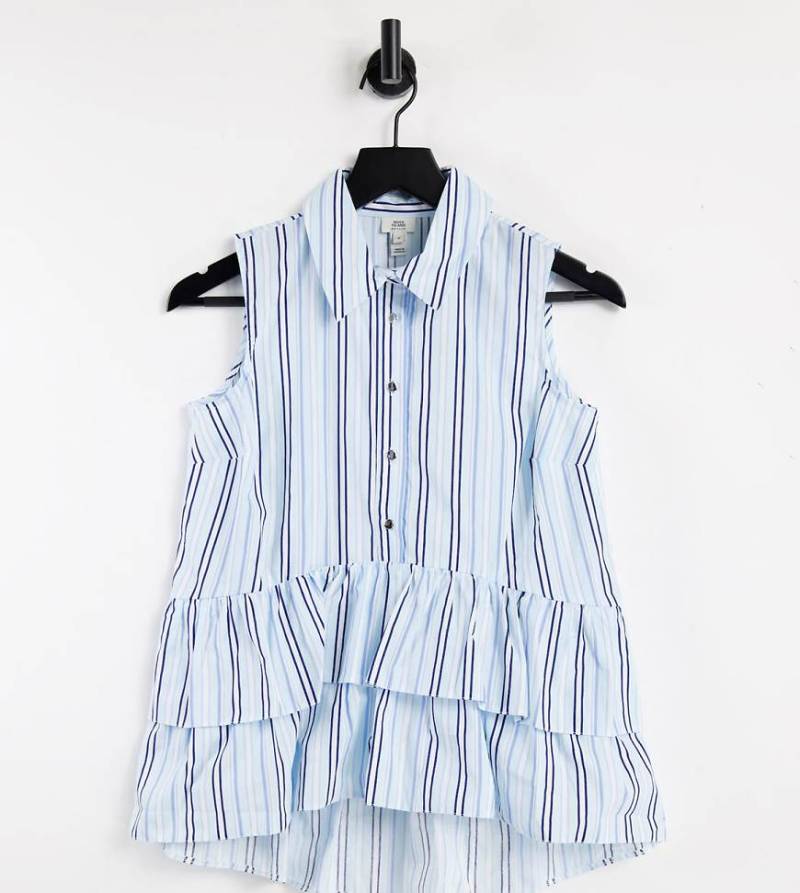 River Island Petite - Ärmelloses Hemd mit Rüschensaum und Streifenmuster in Blau von River Island Petite