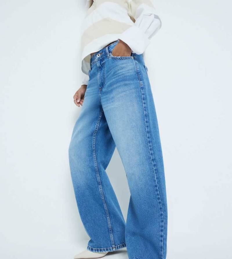 River Island Petite - Lockere Jeans in Mittelblau mit geradem Bein von River Island Petite