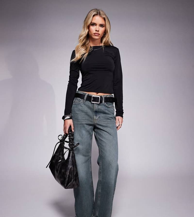 River Island Petite - Straight Jeans in verwaschenem Dunkelblau mit lockerem Schnitt von River Island Petite