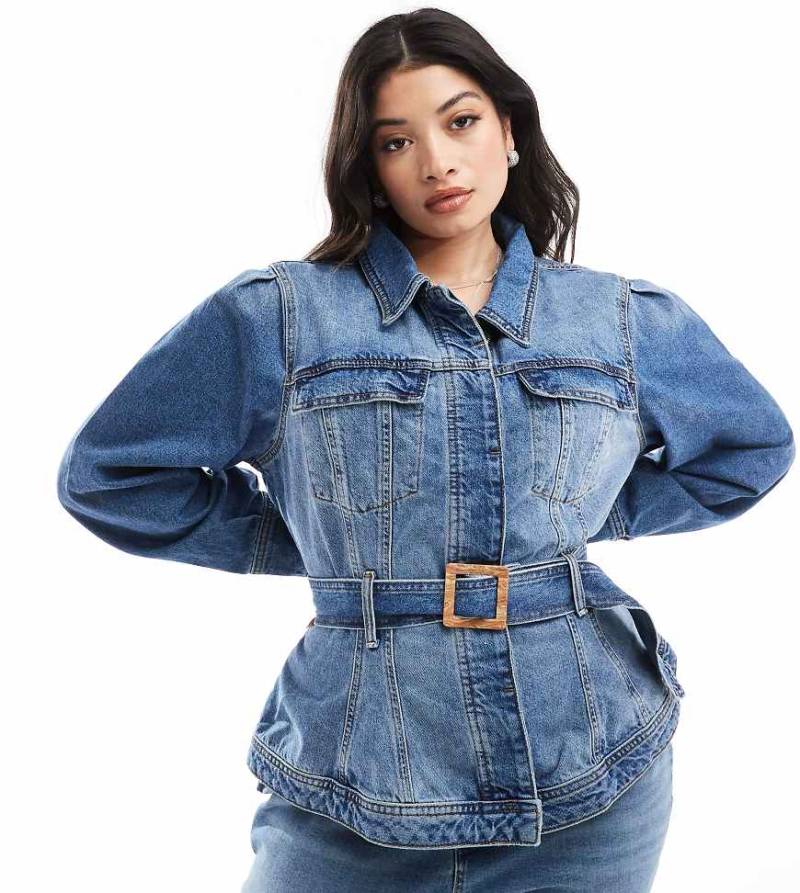 River Island Plus - Jeansjacke in Blau mit Taillengürtel von River Island Plus