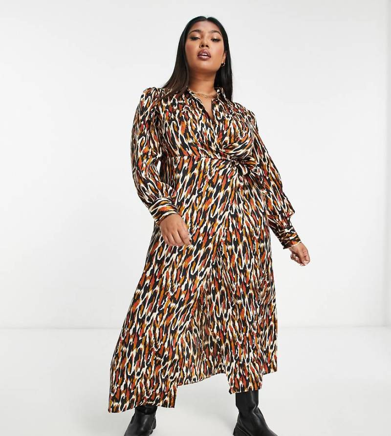 River Island Plus - Wickel-Midikleid in Braun mit Tiermuster-Schwarz von River Island Plus