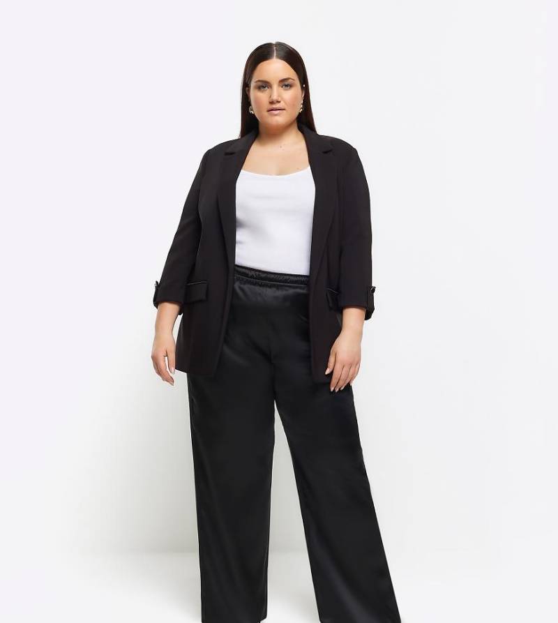 River Island - Satinhose in Schwarz mit weitem Schnitt von River Island Plus