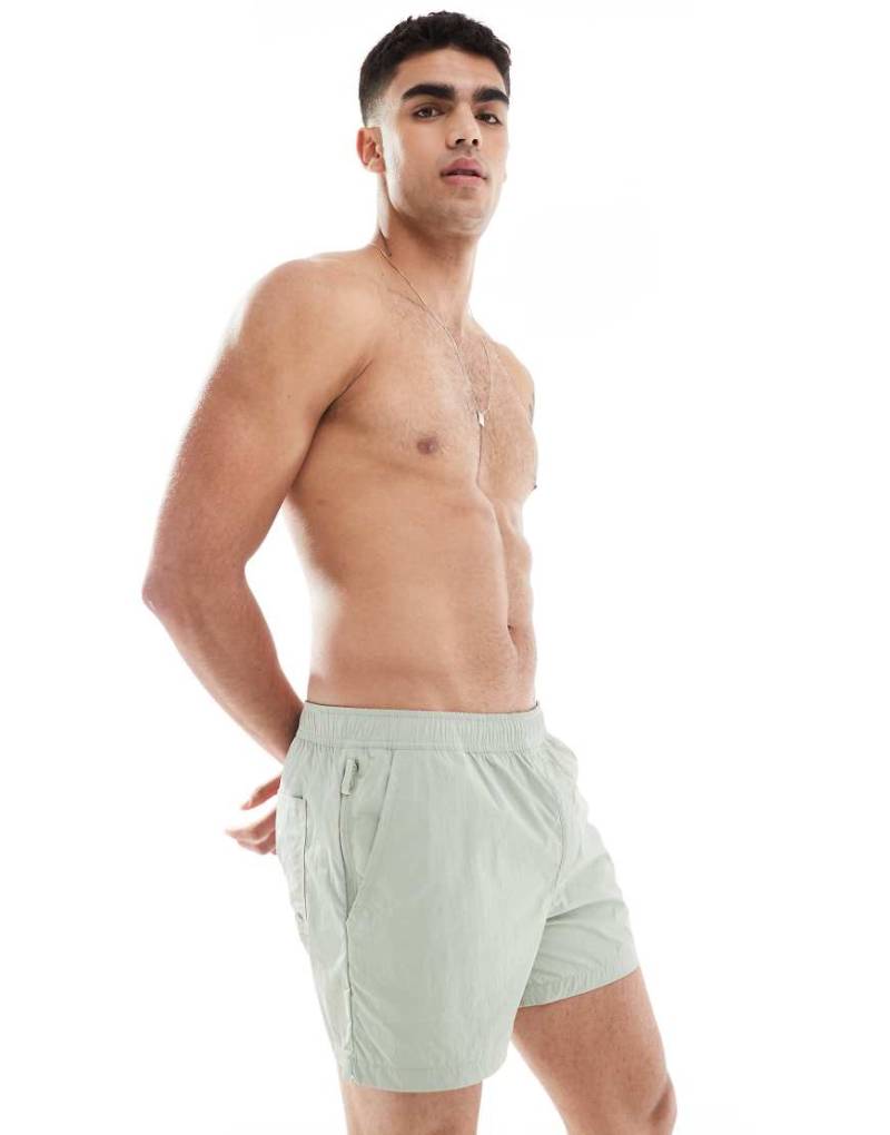 River Island - Badehose in hellem Khaki-Grün von River Island