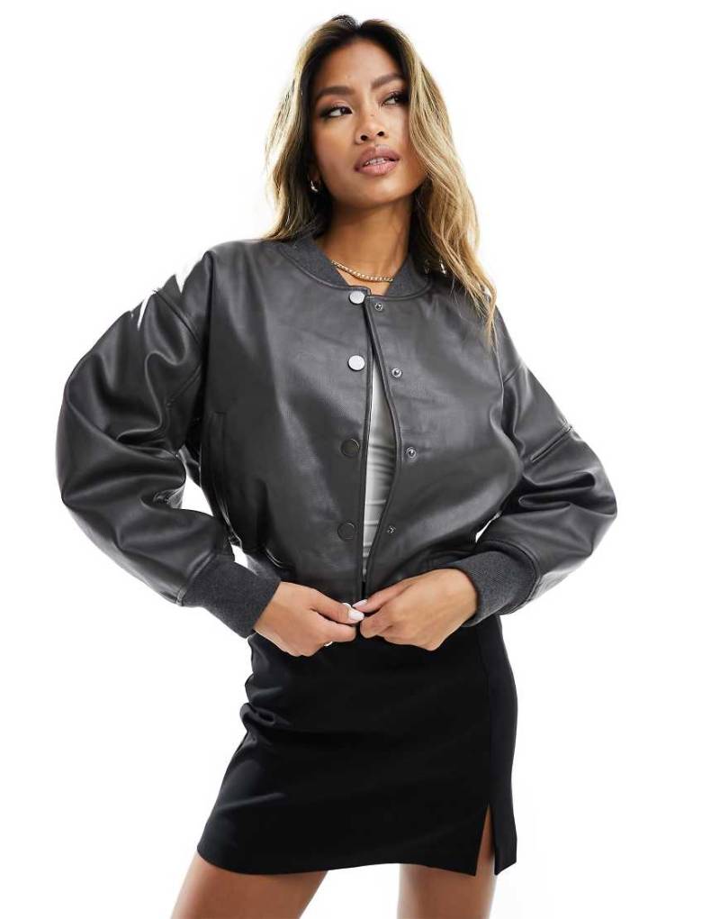 River Island - Bomberjacke in Dunkelgrau mit kurzem Schnitt von River Island