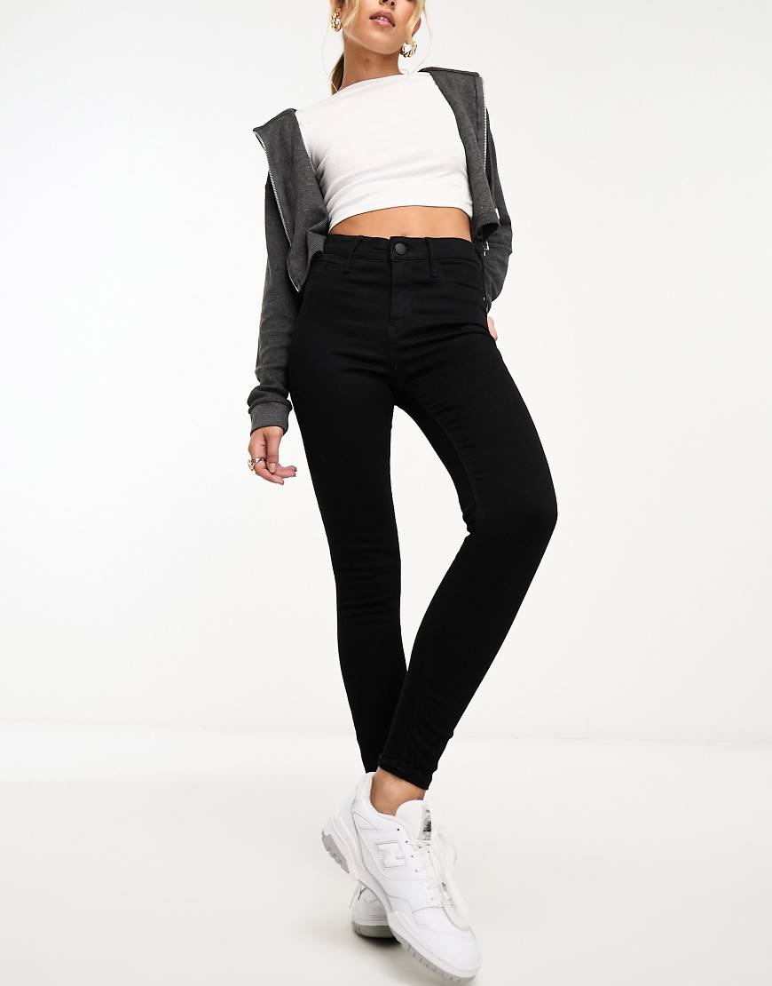 River Island - Eng geschnittene Jeans in Schwarz mit mittelhohem Bund von River Island