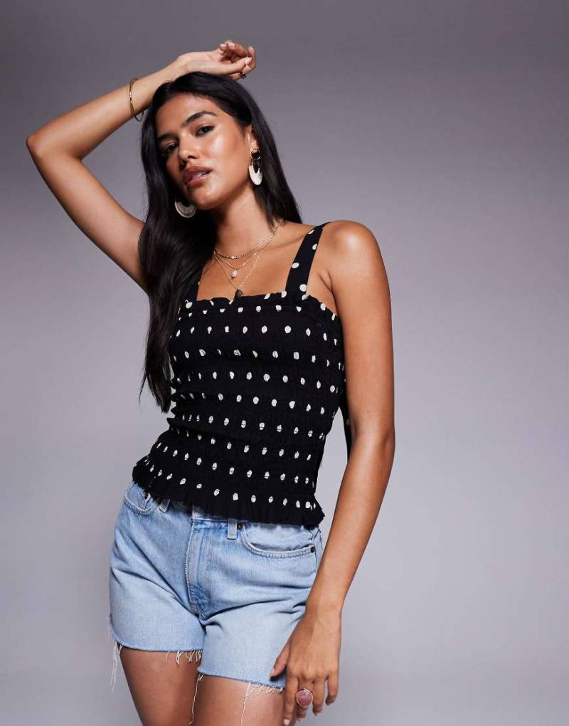 River Island - Gesmoktes Oberteil in gepunktetem Schwarz von River Island