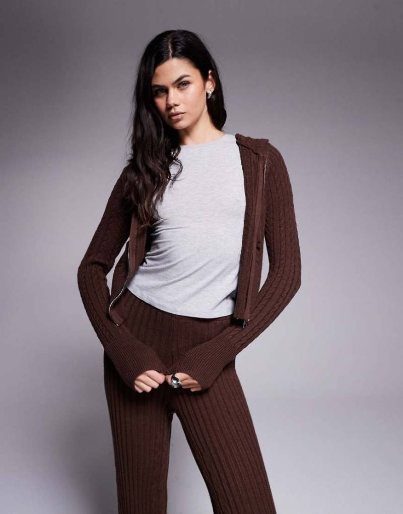 River Island - Gestrickter Loungewear-Kapuzenpullover in Dunkelbraun mit Zopfmuster, Kombiteil-Brown von River Island