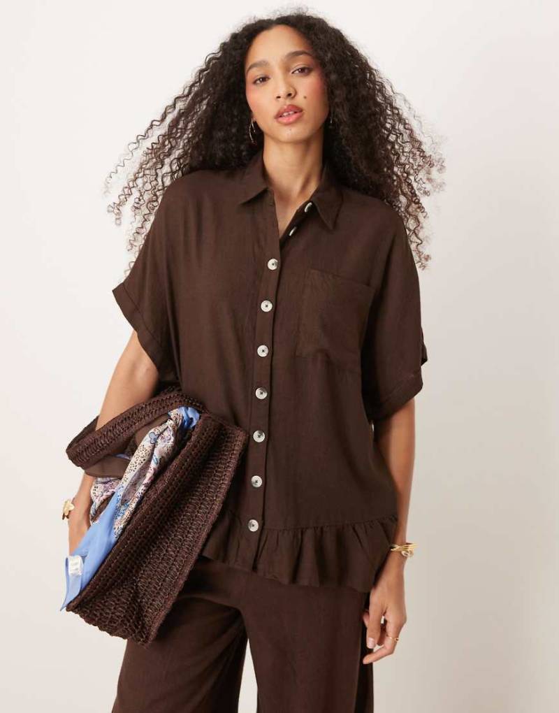 River Island - Hemdbluse in brauner Leinenoptik mit gebundenem Ärmeldetail von River Island