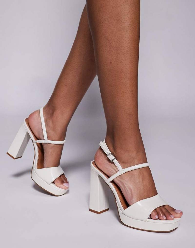 River Island - High Heels in Weiß mit Plateausohle von River Island