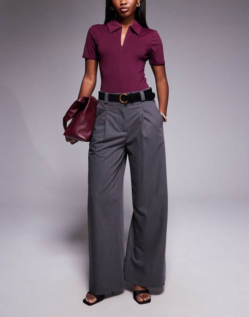 River Island - Hose in Grau mit weitem Bein und Gürtel von River Island