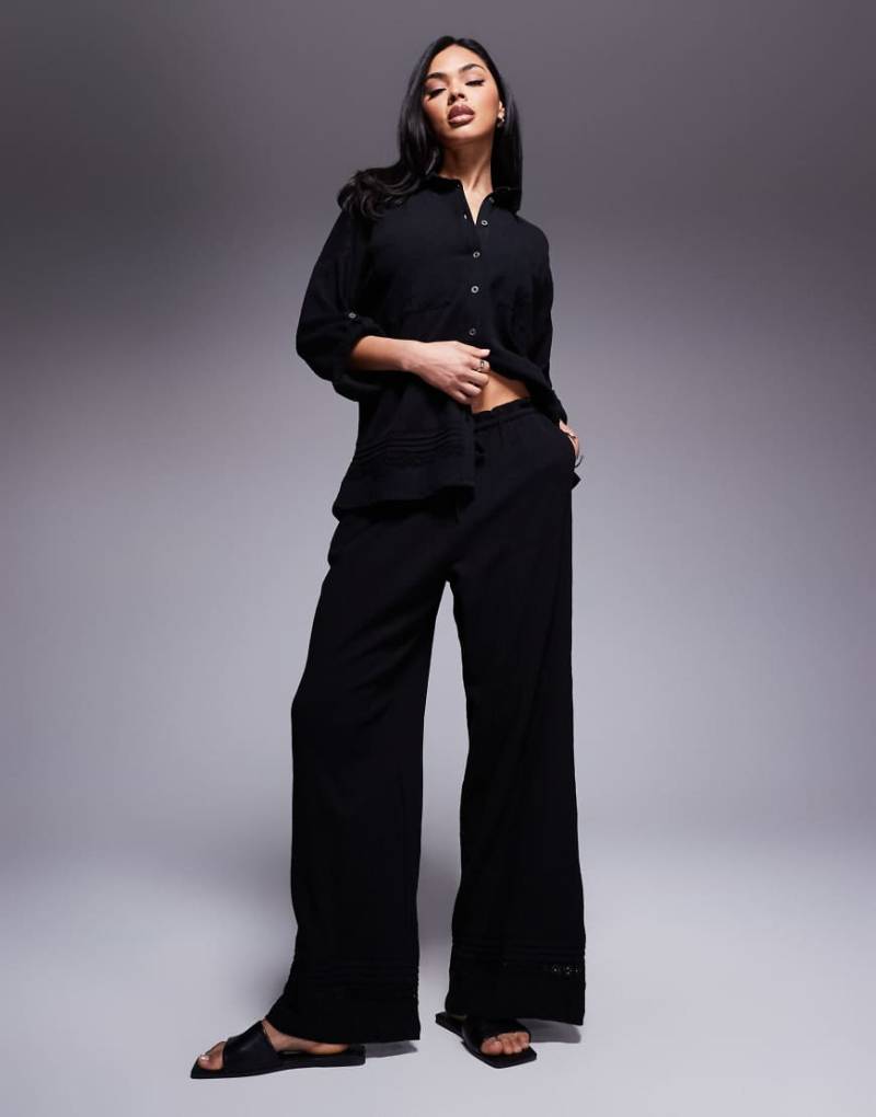 River Island - Hose in Schwarz mit Knitterstruktur und weitem Bein, Kombiteil von River Island