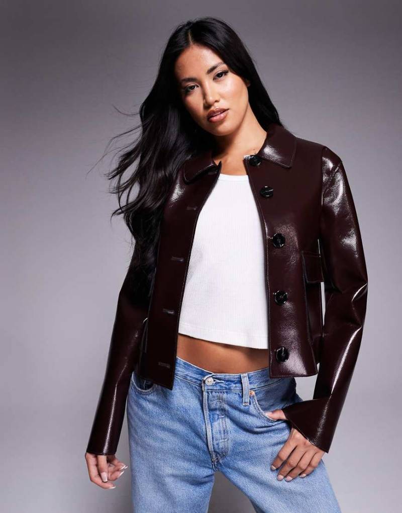 River Island - Jacke aus Kunstleder in Burgunderrot mit Knopfleiste von River Island