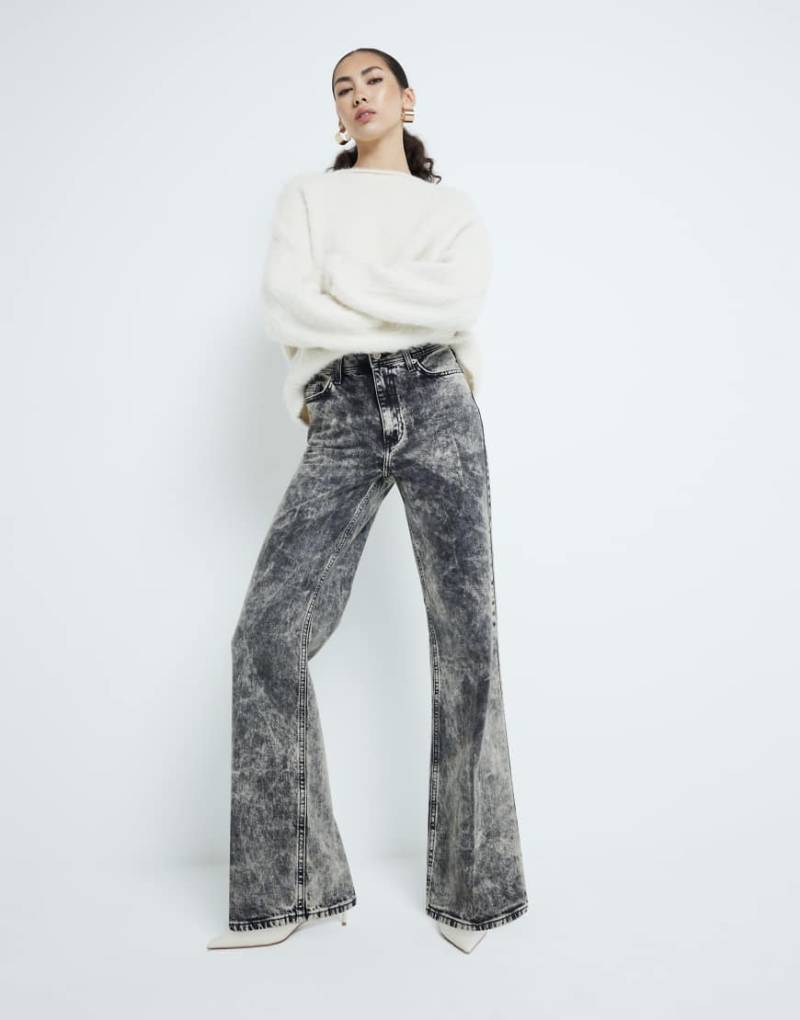 River Island - Jeans in Braun mit weitem Bein und Acid-Waschung von River Island