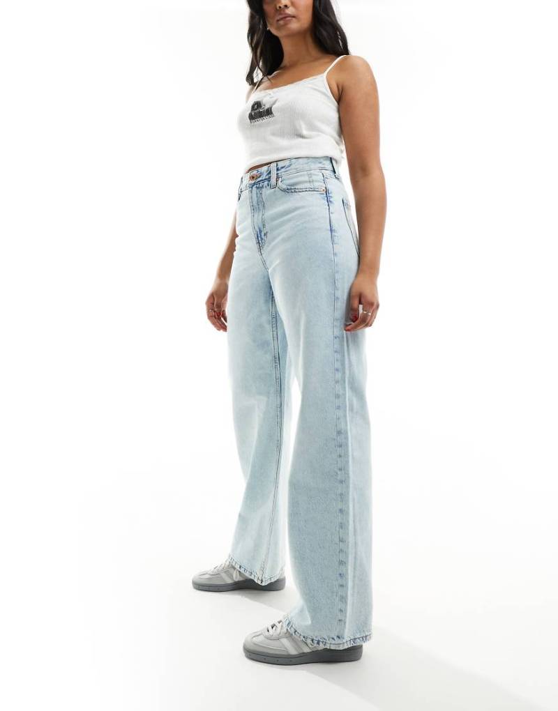 River Island - Jeans in Hellblau mit geradem, lockerem Schnitt von River Island