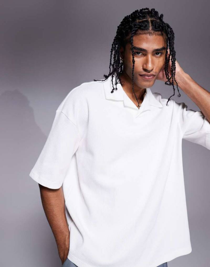 River Island - Kastiges Poloshirt in Ecru mit Reverskragen-Weiß von River Island