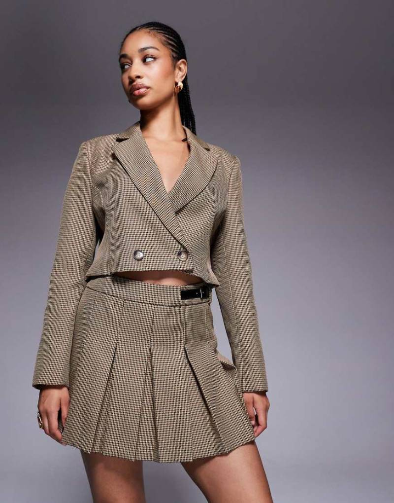 River Island - Kilt-Skort in Braun kariert mit Schnallendetail-Neutral von River Island