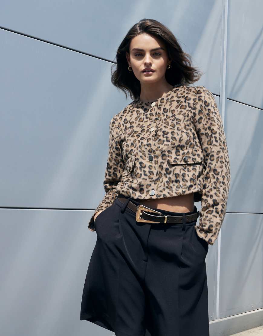 River Island - Kragenlose Trophäenjacke mit Leopardenmuster-Braun von River Island