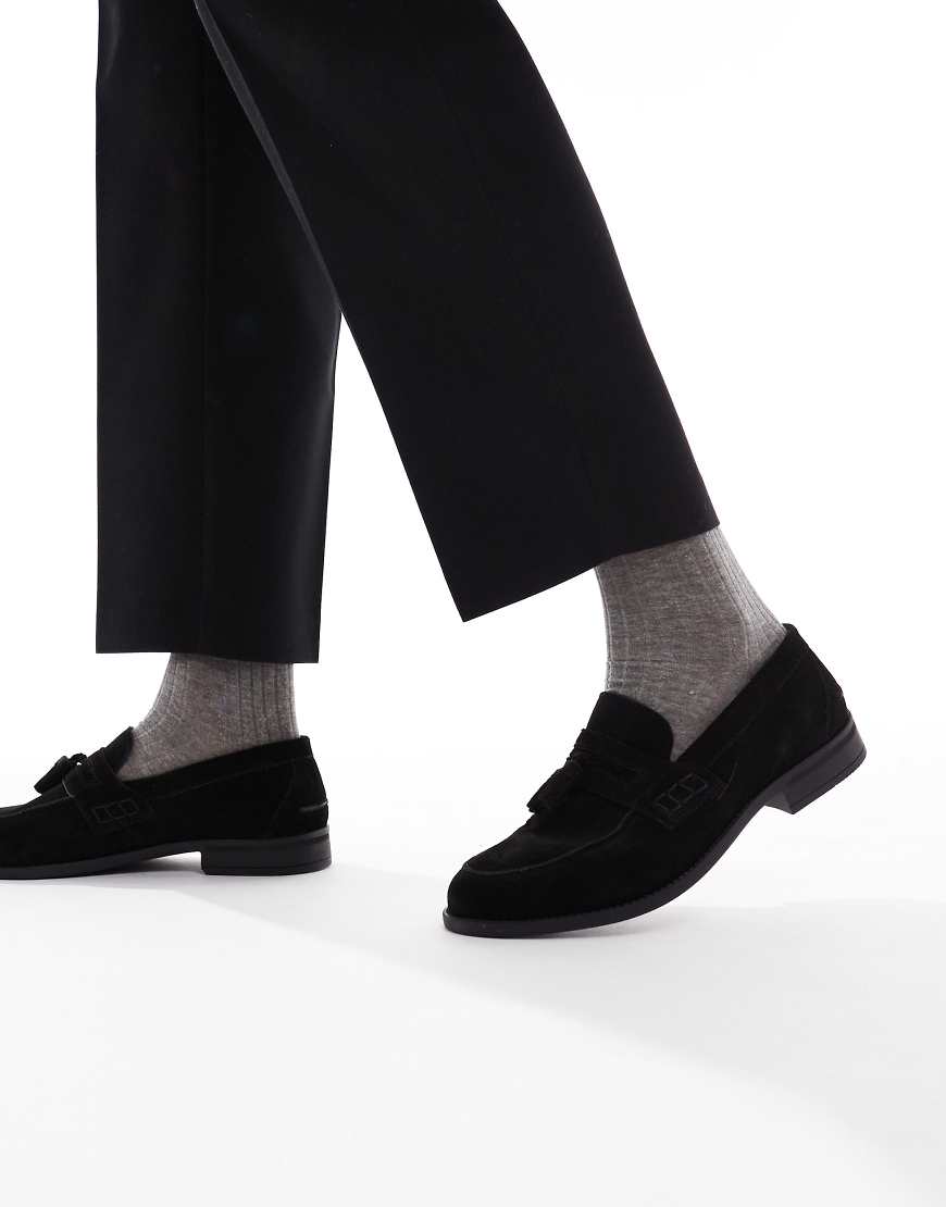 River Island - Loafer aus Wildlederimitat in Schwarz mit Quastendetail-Neutral von River Island