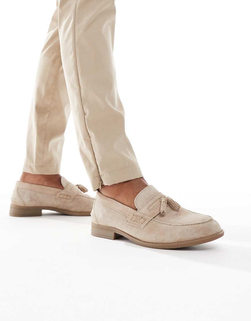 River Island - Loafer aus Wildlederimitat in Steinbeige mit Quastendetail-Neutral von River Island