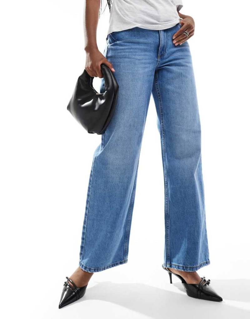 River Island - Locker geschnittene Jeans in Mittelblau von River Island