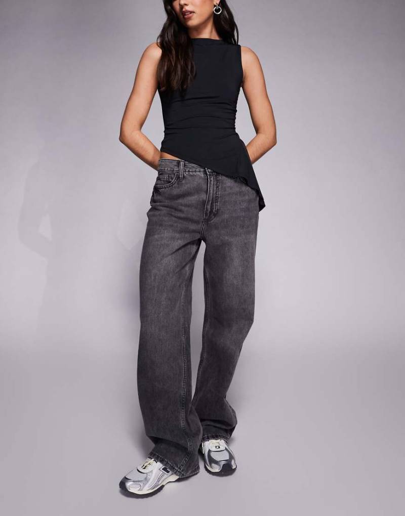 River Island - Locker geschnittene Jeans in Schwarz mit geradem Bein von River Island