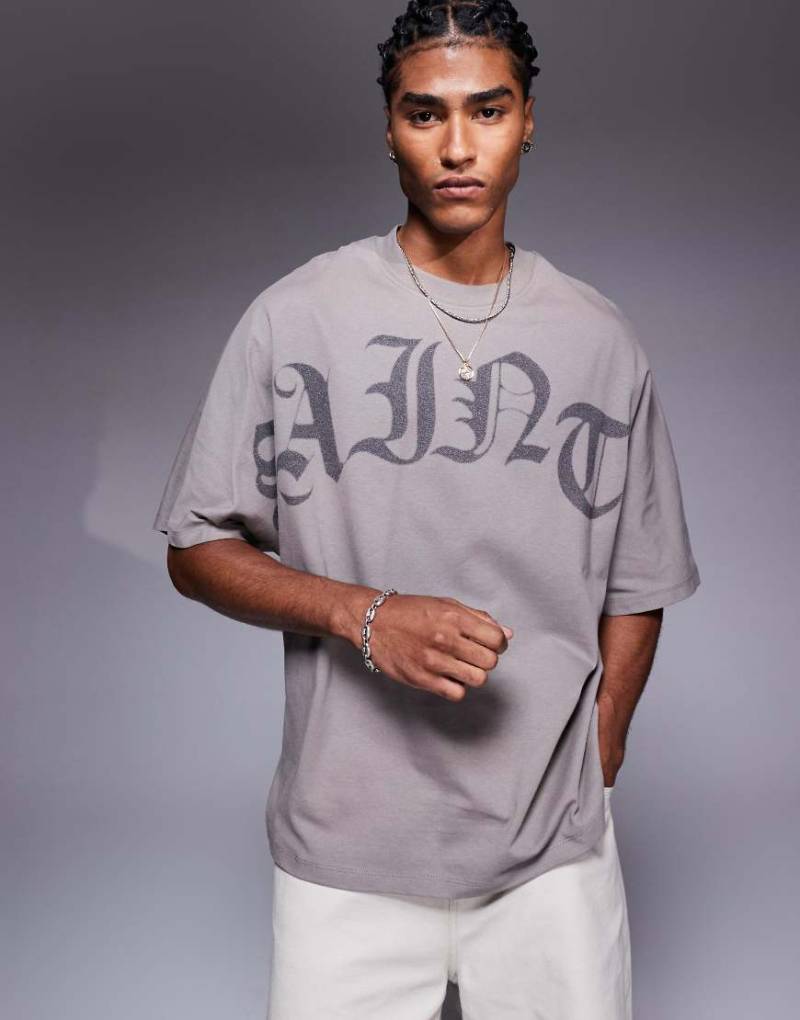 River Island - Oversize-T-Shirt in Grau mit „Sainte"-Logo von River Island