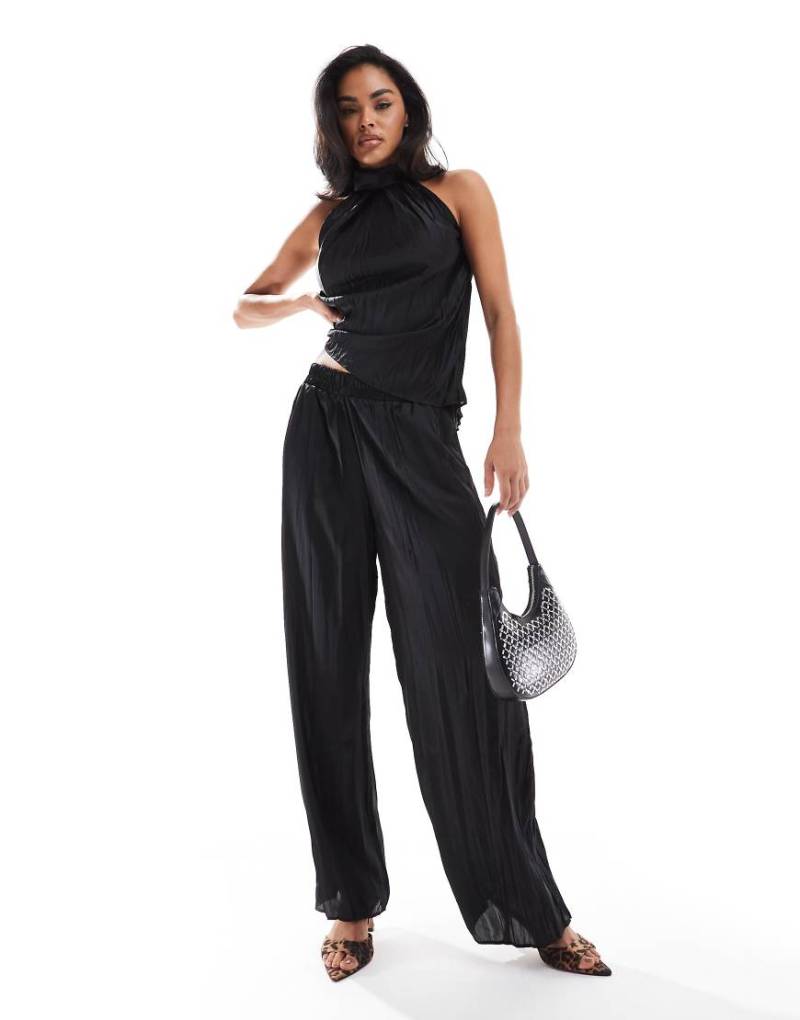 River Island - Plissierte Satinhose in Schwarz mit weitem Bein, Kombiteil von River Island