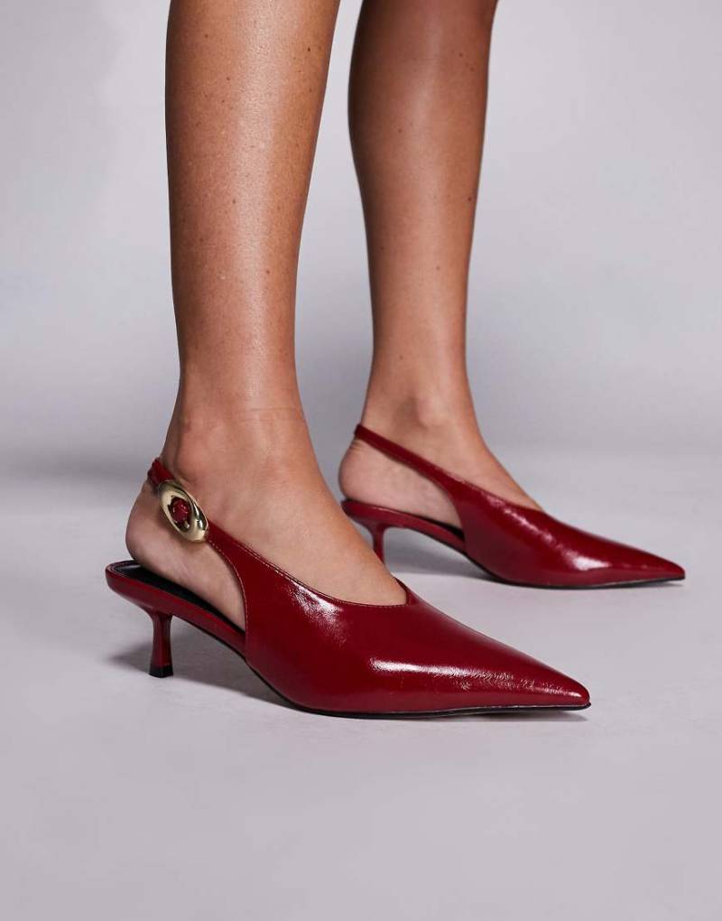 River Island - Pumps in Burgunderrot mit Schnallenverzierung River Island - Pumps in Burgunderrot mit Schnallenverzierung von River Island
