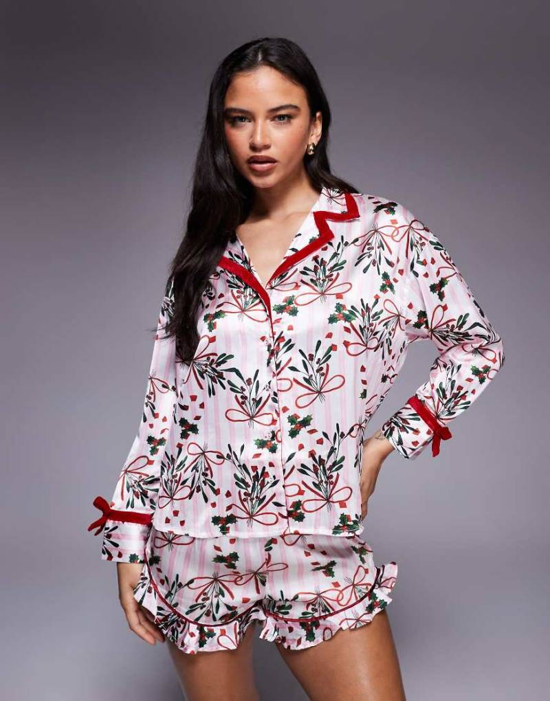 River Island - Pyjama-Set in Weiß mit Mistel-Muster von River Island