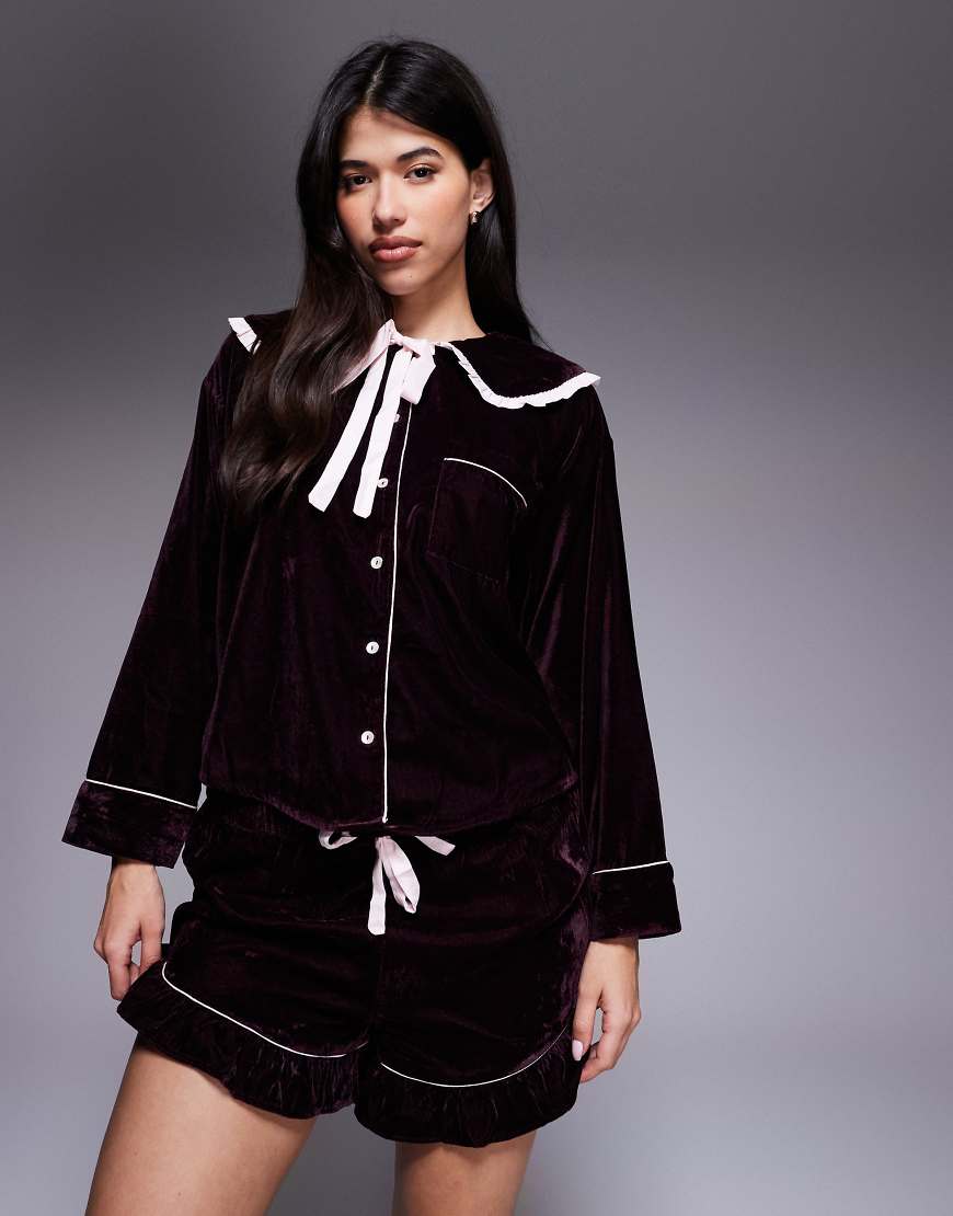 River Island - Pyjama aus Samt in Dunkellila mit Rüschenkragen von River Island