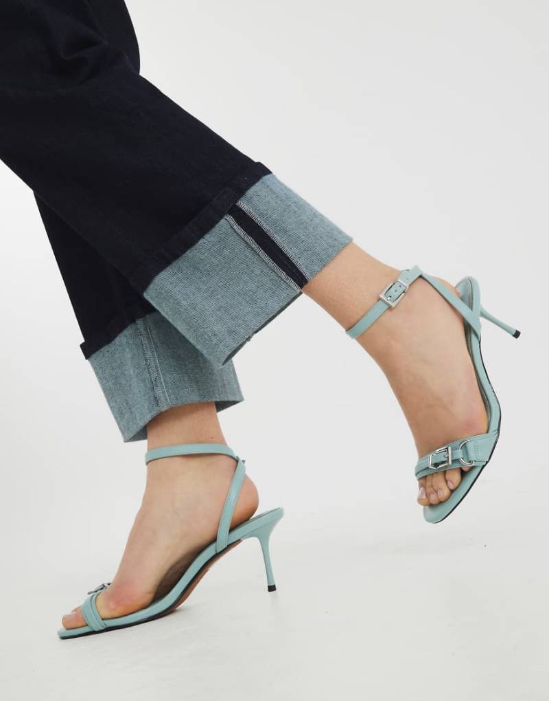 River Island - Sandaletten in Blau mit Schnallendetail und Absatz von River Island