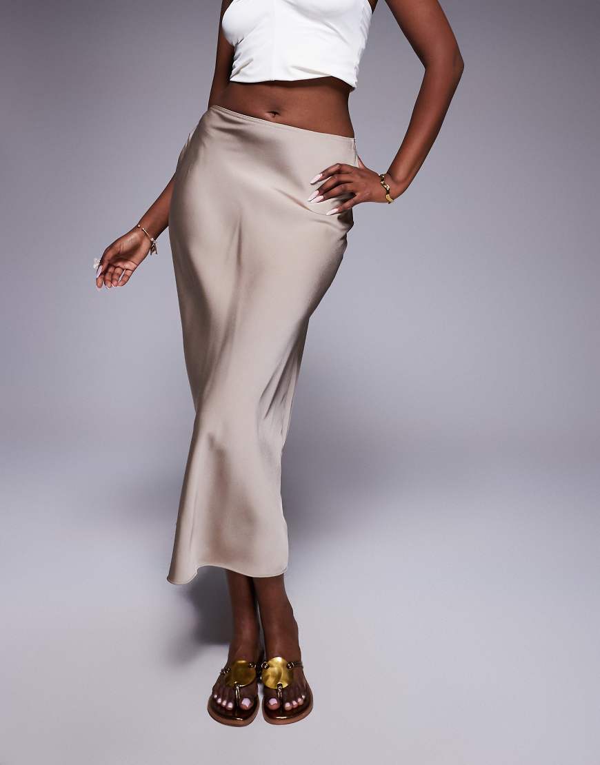 River Island - Satin-Maxirock in Beige mit Schrägschnitt-Weiß von River Island