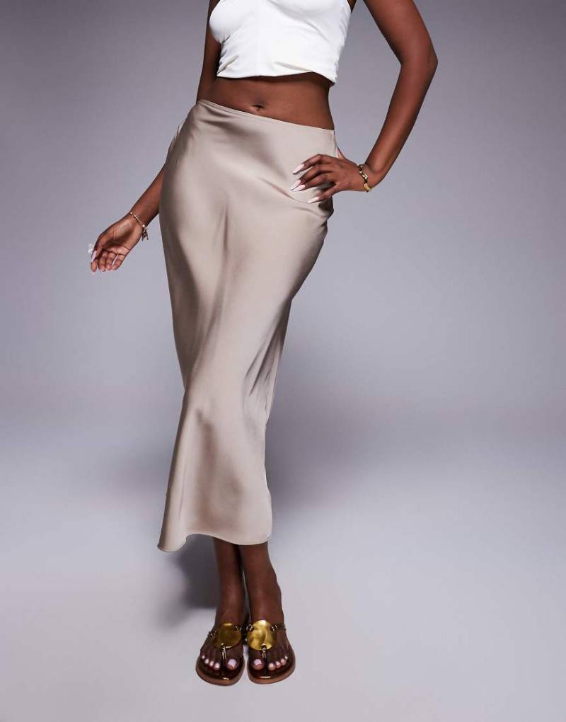 River Island - Satin-Maxirock in Beige mit Schrägschnitt-Weiß von River Island