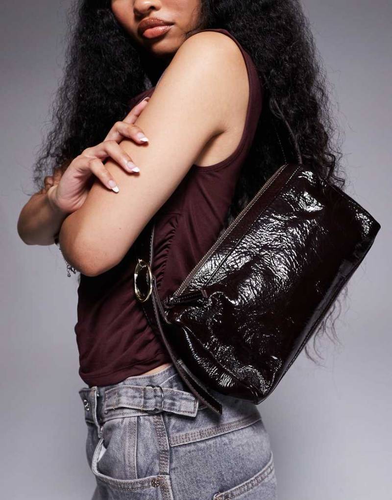 River Island - Schultertasche aus rissigem Leder in Dunkelbraun-Brown von River Island