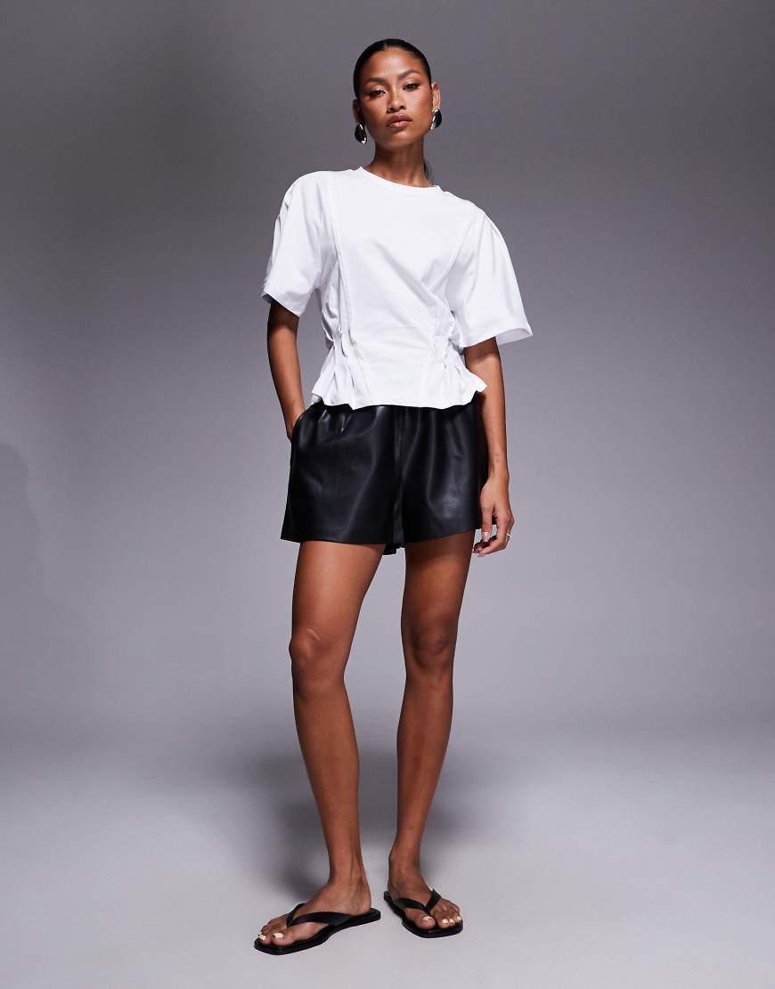 River Island - Shorts aus Kunstleder in Schwarz mit elastischem Bund von River Island
