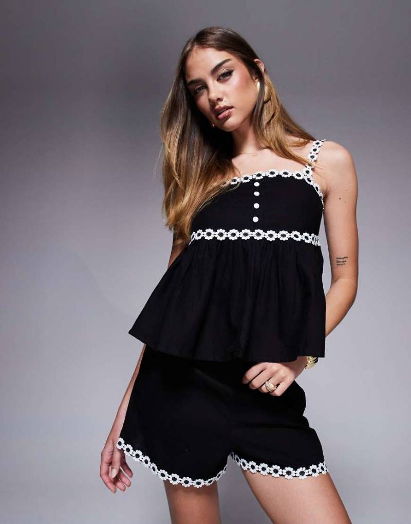 River Island - Shorts in Schwarz mit Gänseblümchen-Borte, Kombiteil von River Island