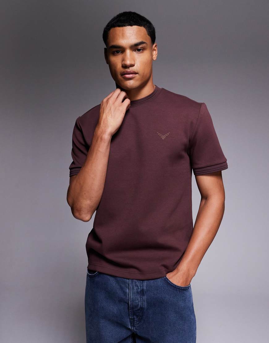 River Island - Slim Fit T-Shirt aus Neopren-Stoff in Dunkelrot von River Island