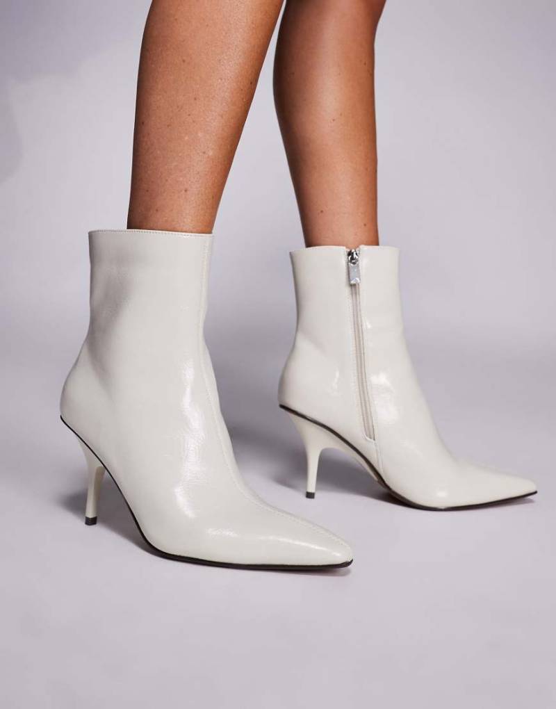 River Island - Spitze Stiefeletten in Weiß mit Absatz von River Island