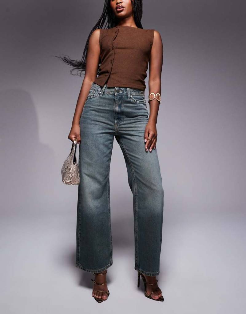 River Island - Straight Jeans in verwaschenem Dunkelblau mit lockerem Schnitt von River Island