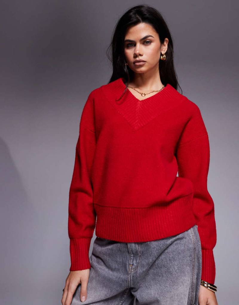 River Island - Strickpullover in leuchtendem Rot mit V-Ausschnitt River Island - Strickpullover in leuchtendem Rot mit V-Ausschnitt von River Island