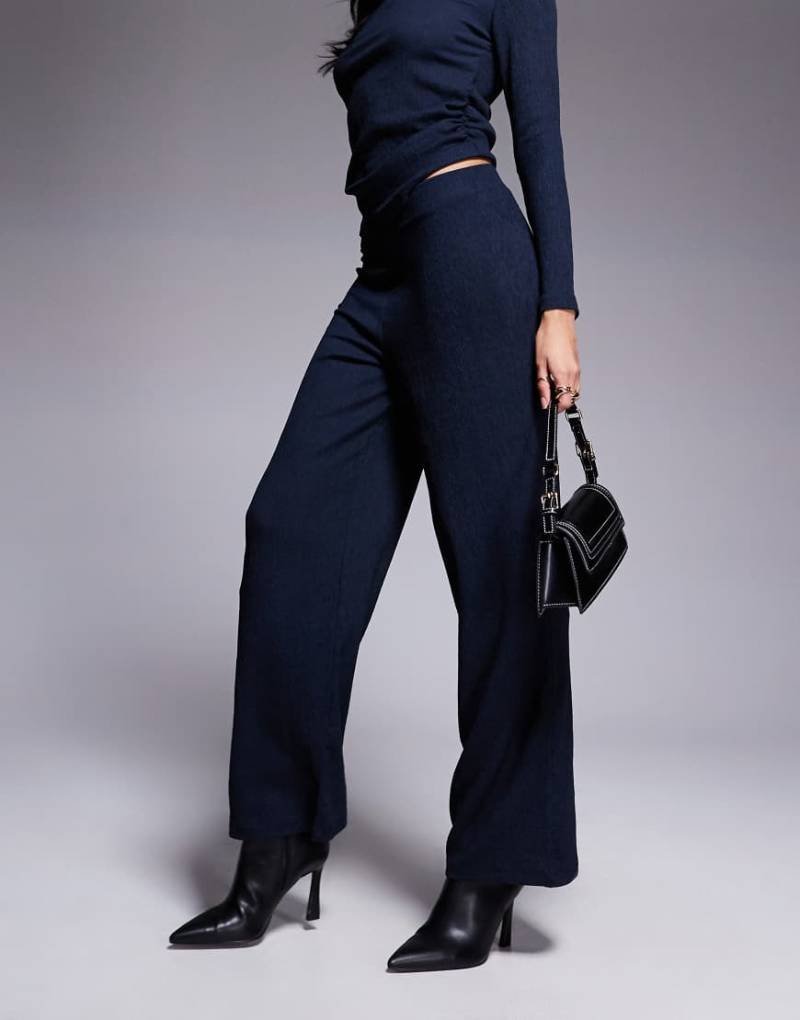 River Island - Strukturierte Hose in Marineblau mit weitem, lockerem Schnitt von River Island