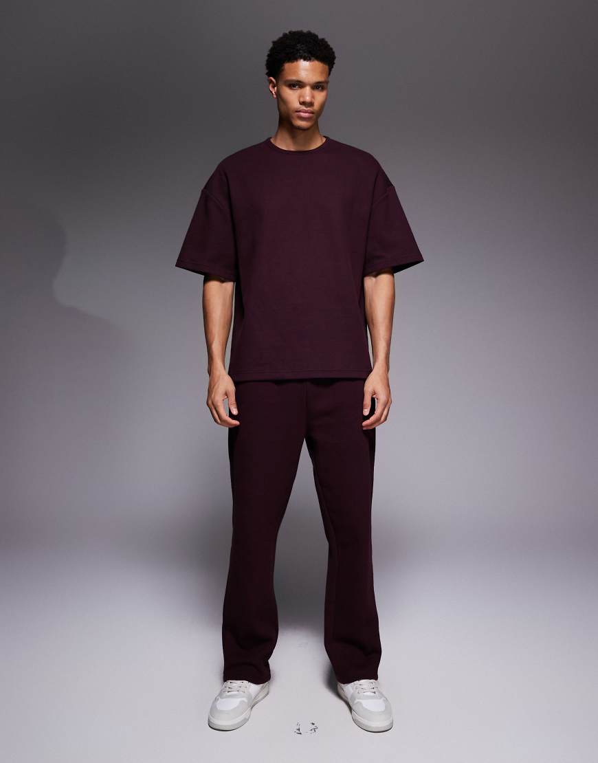 River Island - Strukturiertes Set in Burgunderrot, bestehend aus T-Shirt und Shorts von River Island