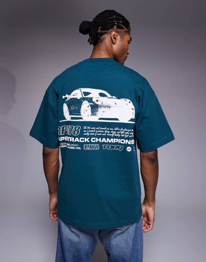 River Island - T-Shirt in Dunkelgrün mit Racing-Print hinten von River Island