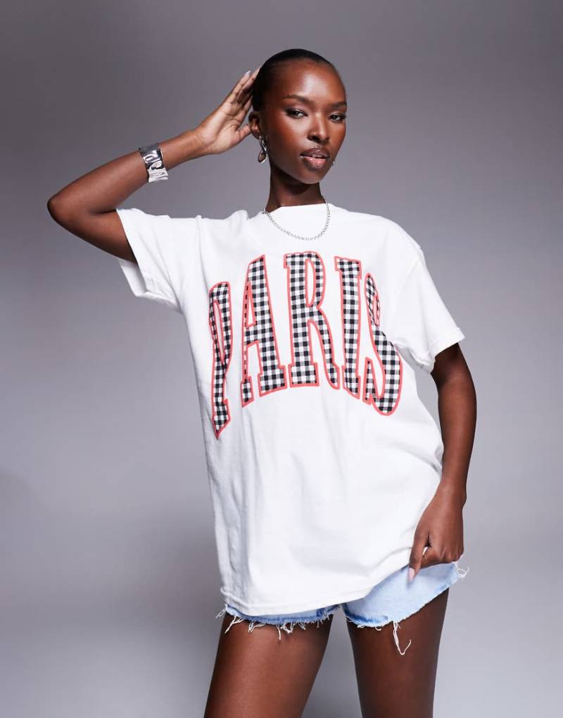 River Island - T-Shirt in Weiß mit „Paris"-Print mit Vichy-Karos von River Island