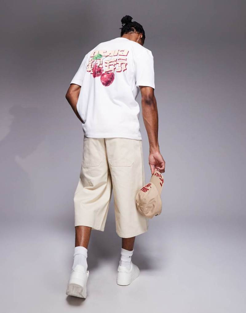 River Island - T-Shirt in Weiß mit japanischem Kirsch-Print von River Island