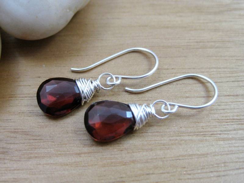 Granat Sterling Silber Ohrringe von RiverAndBirchJewelry